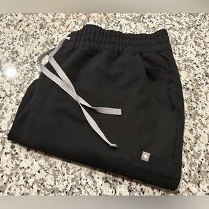 FIGS Scrubs 
Uman Relaxed Jogger Scrub Pants 
3XL Black 
Like new - barely worn